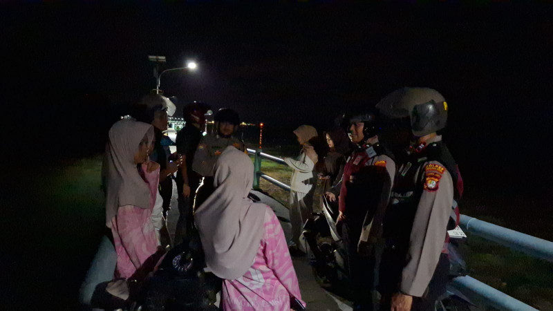 Patroli Malam Polsek Kepulauan Seribu Selatan Antisipasi 3C dan Sosialisasikan Call Center 110