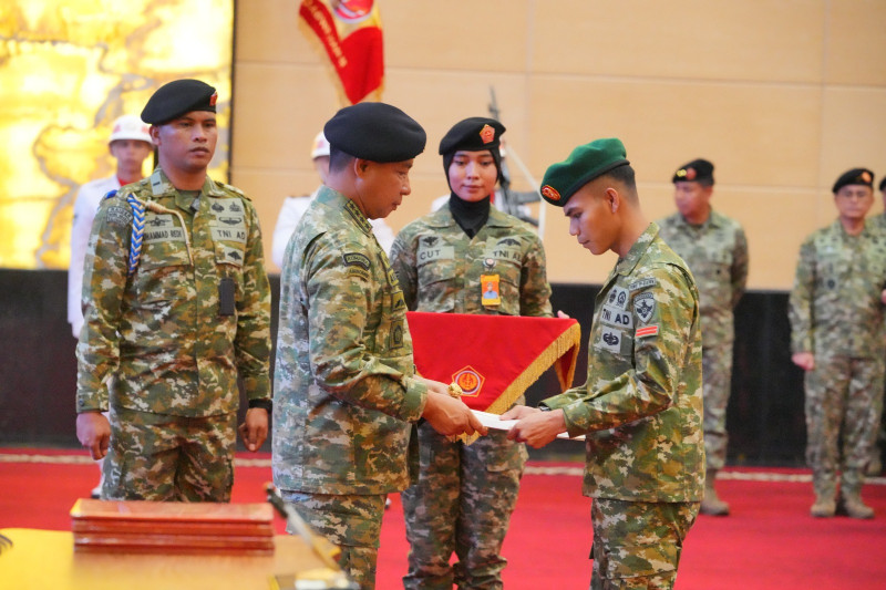 Panglima TNI Anugerahkan KPLB Prajurit TNI Berprestasi Juara Pertama Hafalan 30 Juz Al Quran