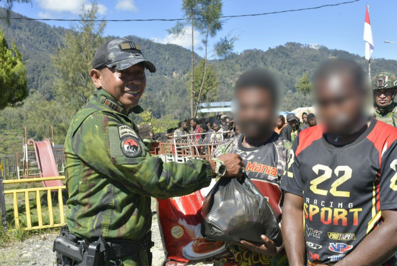 Enam Anggota dan Simpatisan OPM Ikrar Setia NKRI