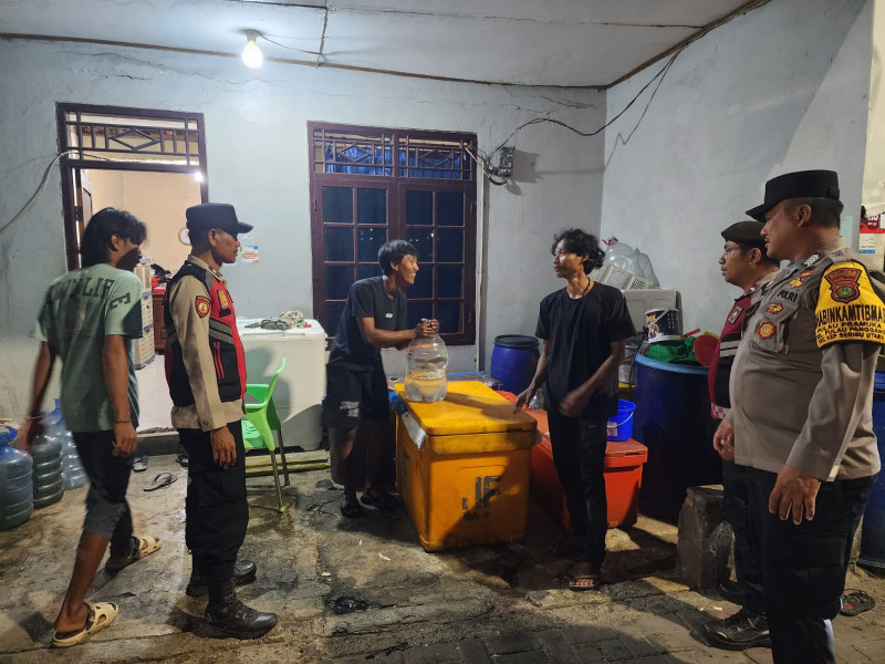 Patroli Gabungan Malam, Polsek Kepulauan Seribu Utara Cegah Guantibmas dan Sosialisasikan Layanan 110
