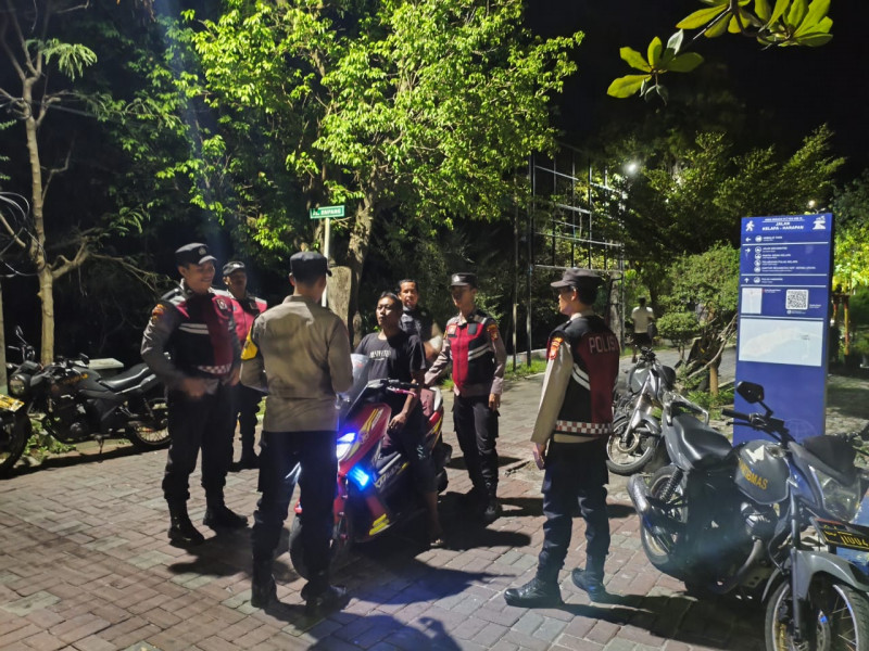 Polsek Kepulauan Seribu Utara Gelar Patroli Gabungan TNI-Polri dan Potmas, Antisipasi 3C dan Kejahatan Jalanan serta Sosialisasikan 110