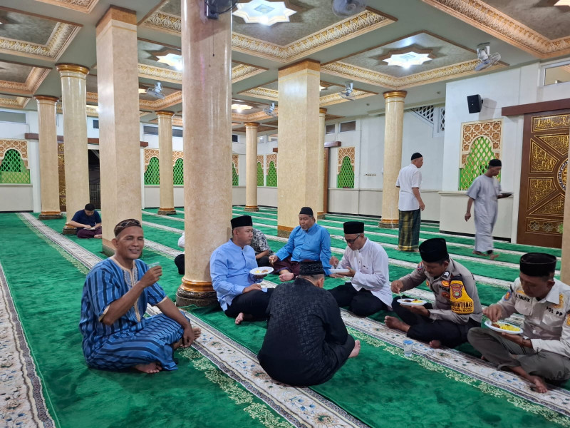 Bhabinkamtibmas Pulau Tidung Hadiri Tasyakuran HUT Ke 24 Kabupaten Kepulauan Seribu, Ajak Warga Jaga Kebersamaan dan Keamanan Lewat Program Jaga Jakarta+