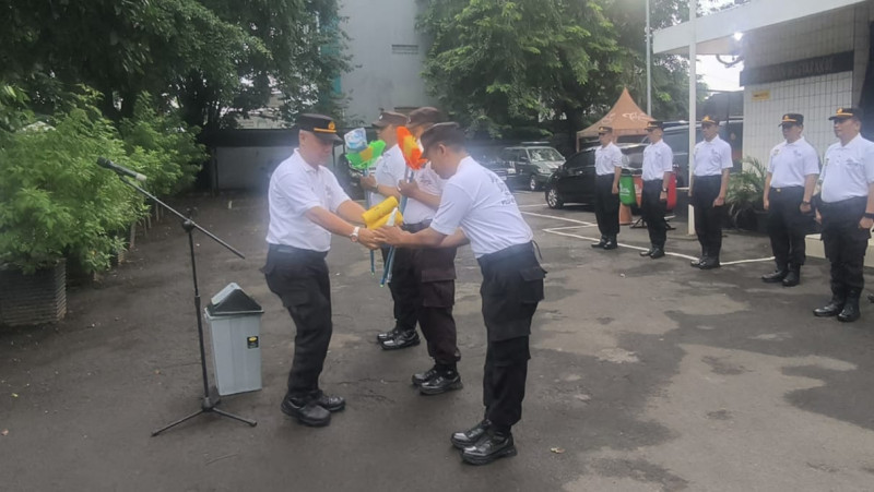 Kapolsek Bekasi Barat Pimpin Apel Pencanangan Jaga Jakarta Bersih dan Asri