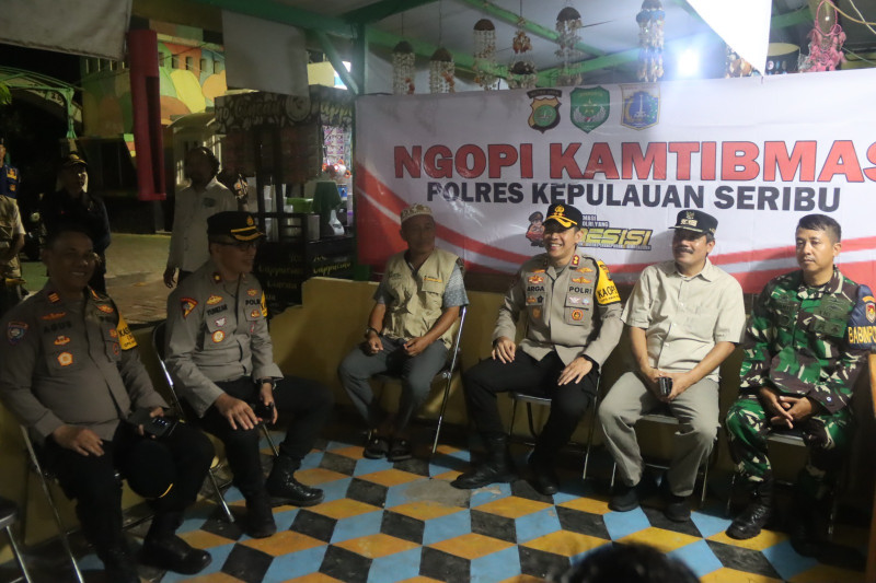 Kapolres Kepulauan Seribu Gelar Ngopi Kamtibmas di Pulau Untung Jawa Ajak Warga Ciptakan Lingkungan Kondusif