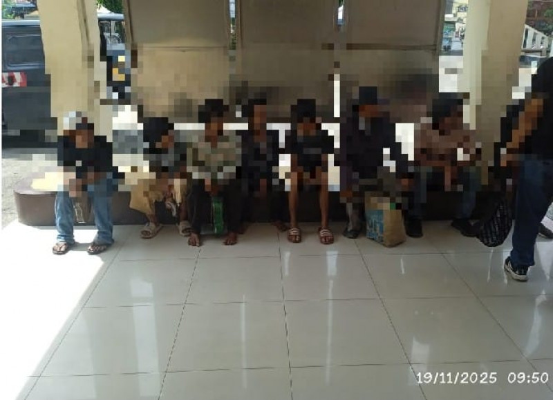 Razia PMKS di Halte Busway Permai, Polsek Koja Amankan 8 Orang