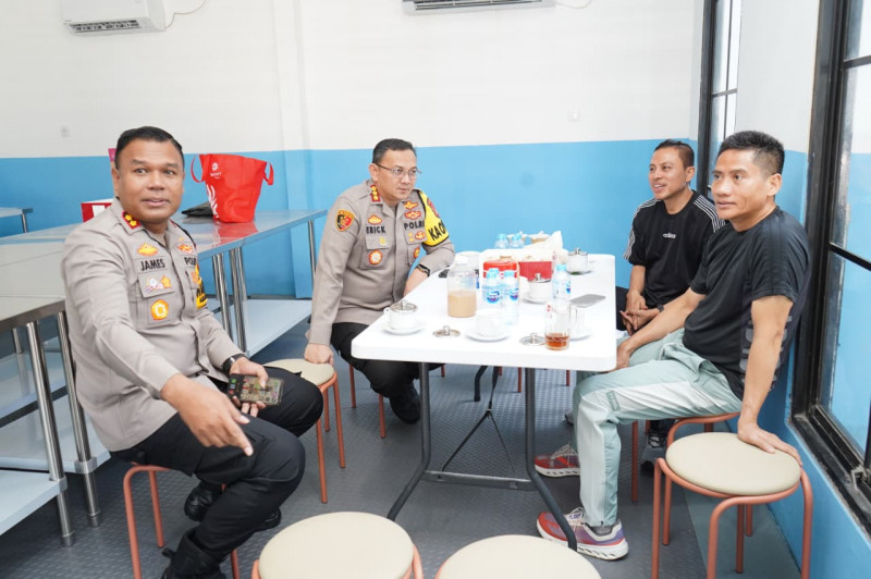 Tim Penanggung Jawab SPPG Polri Tinjau Fasilitas Pelayanan Gizi di Pegangsaan Dua