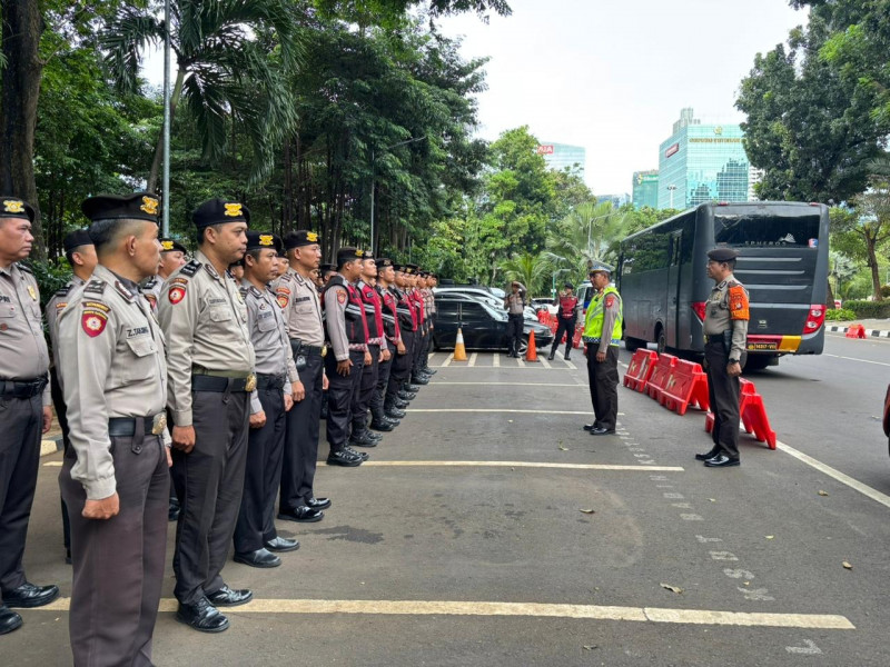 Polda Metro Jaya Gelar Patroli Sore, Hadirkan Rasa Aman Bagi Umat Natal di Jakarta