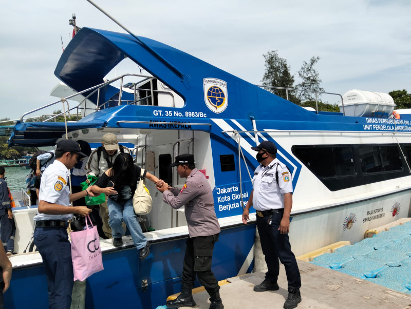Polisi Baik di Dermaga:Polsek Kepulauan Seribu Selatan Wujudkan Pengamanan Humanis di Pulau Tidung dan Pulau Pari