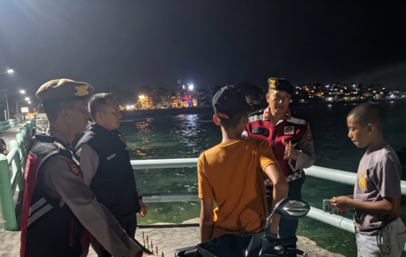Patroli Malam Jakarta On The Spot, Polsek Kepulauan Seribu Selatan Perkuat Kedekatan dengan Warga Lewat Sosialisasi Layanan Polisi 110