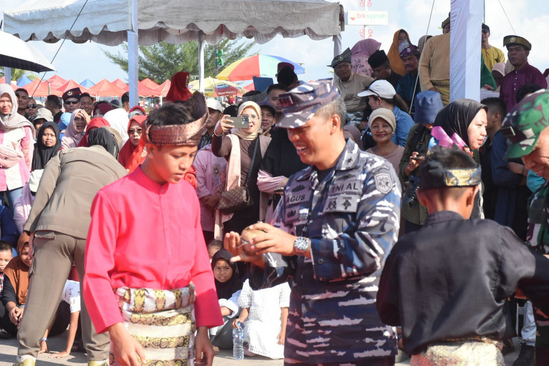 Danlanal Bintan Hadiri Pawai Budaya Kota Tanjungpinang