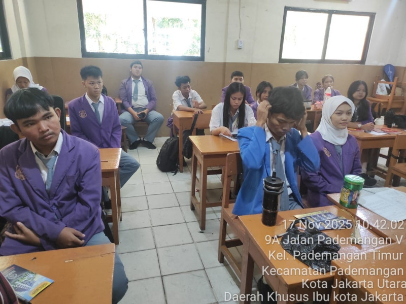Police Go To School Polsek Pademangan Sosialisasikan Bahaya Narkoba dan Kenakalan Remaja di SMA Harapan Mulia