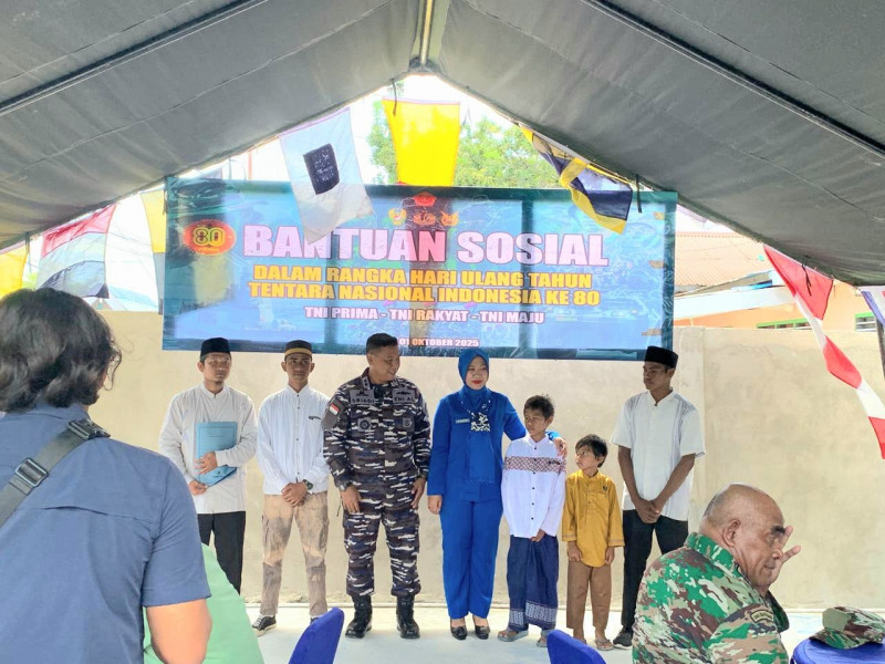 TNI di Kepulauan Aru Santuni Anak Pesantren dan Anak Panti Asuhan Santa Maria Dobo