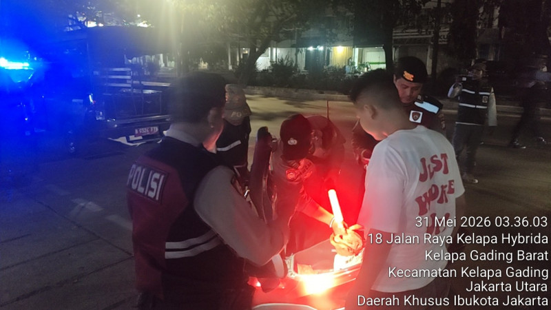 Polsek Kelapa Gading Amankan Pria Mabuk Bawa Parang Saat Operasi KRYD