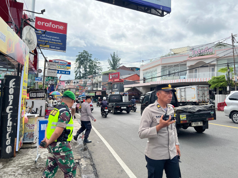 Polsek Cisarua Gelar Pengaturan Lalu Lintas Ops Lilin Lodaya 2025