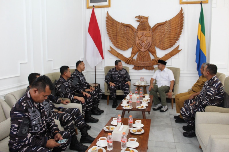 Komandan Lanal Bandung Dampingi Dankodaeral lll Laksanakan Kunjungan ke Pangdam lll/Siliwangi dan Walikota Bandung