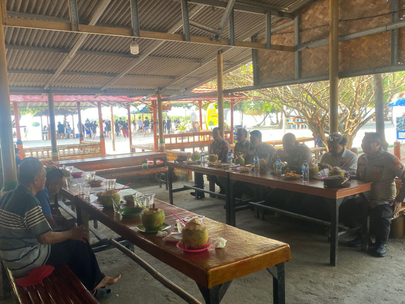 Kapolres Kepulauan Seribu Gelar Jumat Curhat di Pulau Tidung, Ajak Warga Aktif Jaga Kamtibmas dan Manfaatkan Layanan 110