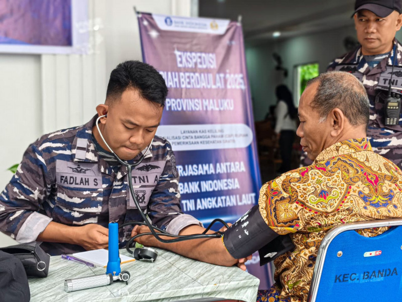 KRI Gulamah- 869 Bawa Satgas Ekspedisi Rupiah Berdaulat Tiba di Banda Neira, Laksanakan Bakti Kesehatan dan Sosialisasi Cinta, Bangga, Paham Rupiah