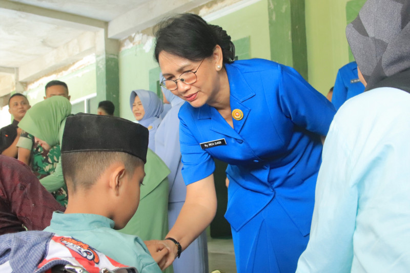 Didampingi Ketua Daerah Kodaeral lX Gabungan Jalasenastri Koarmabar RI, Dankodaeral lX Hadir dan Tinjau Bakti Kesehatan TNI di Rumkit TK ll dr. J. A. Latumenten