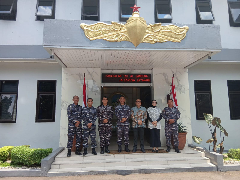 Komandan Lanal Bandung Terima Kunjungan Kerja Staf Ahli Komisi l DPR