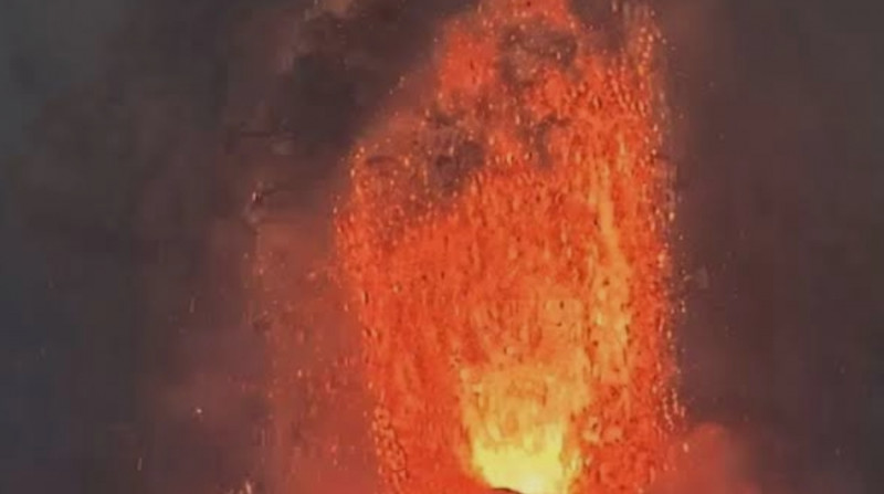 Prabowo Imbau Masyarakat Tetap Tenang dan Waspada Hadapi Aktivitas Gunung Anak Krakatau