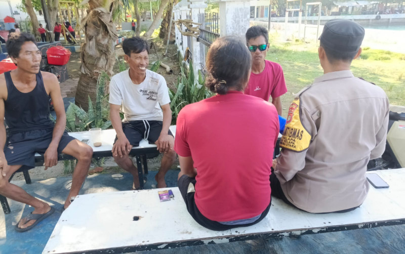 Bhabinkamtibmas Pulau Kelapa Jakarta On The Spot Sambang Warga, Sosialisasikan Layanan Polri 110 dan Perkuat Kamtibmas