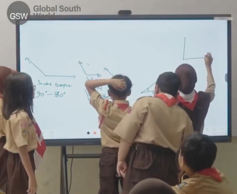 Papan Tulis Interaktif Disorot Dunia: Indonesia Bertransformasi ke Pendidikan Digital Modern