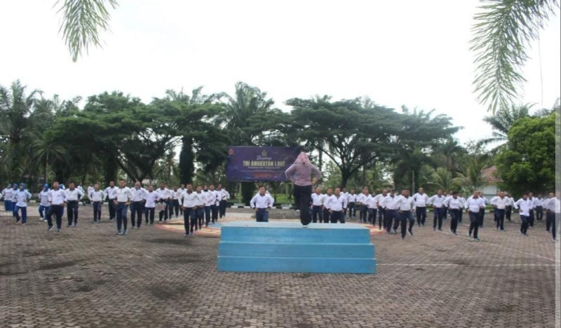 Lanal Bengkulu Gelar Olahraga Bersama, Wujudkan Prajurit dan Keluarga Yang Prima