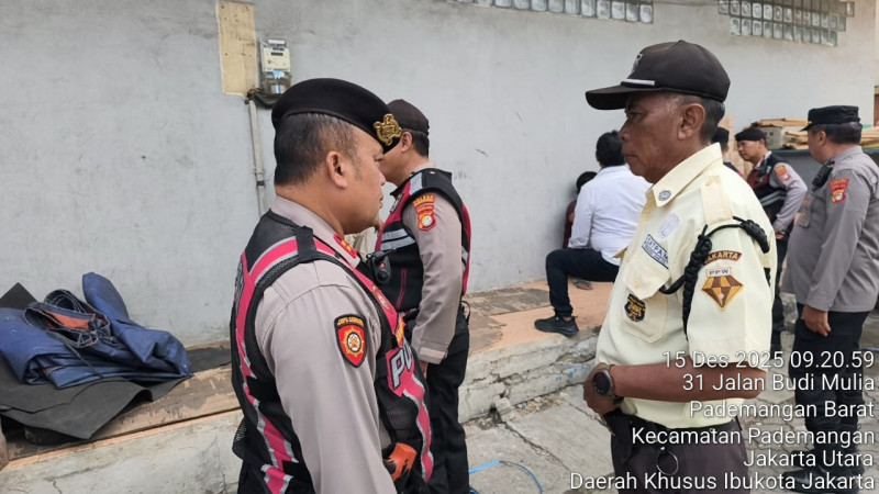 Polsek Pademangan Gelar Patroli Jalan Kaki di Ruko Permata Ancol, Cegah Gangguan Kamtibmas