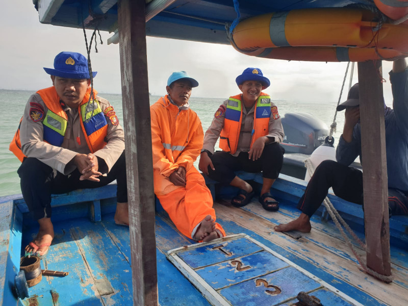 Satpolairud Polres Kepulauan Seribu Gencarkan Sosialisasi Layanan 110 Saat Patroli Laut, Antisipasi Kejahatan Perairan
