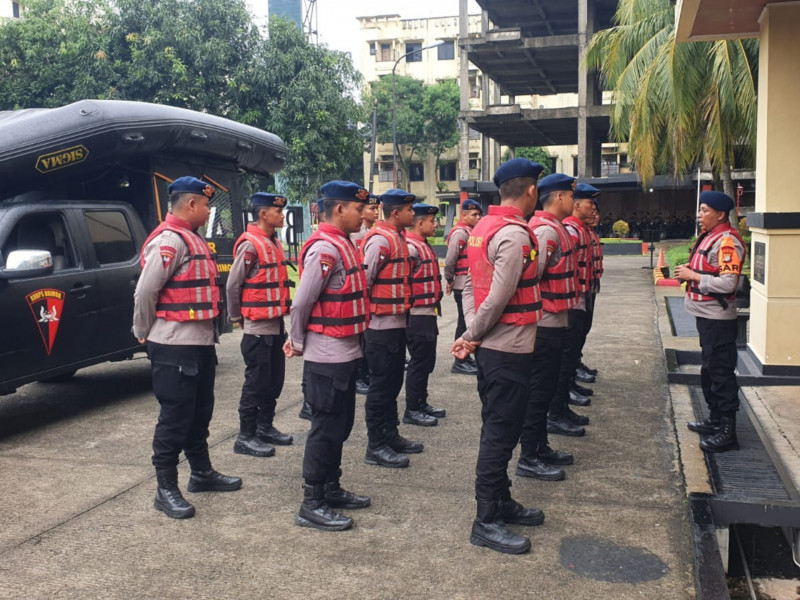 Brimob Polda Metro Jaya Laksanakan Apel Siaga dan Patroli Sar, Siap Hadapi Potensi Banjir di Musim Hujan