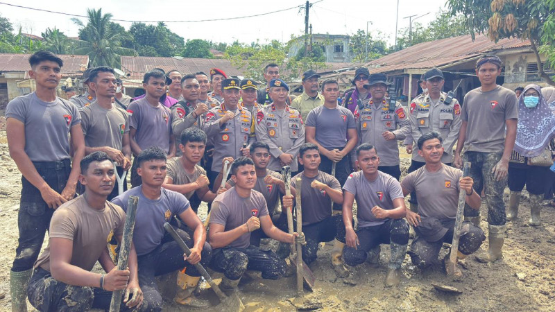 Kapolri Tinjau Aceh Tamiang Targetkan Sekolah Bisa Segera Beroperasi