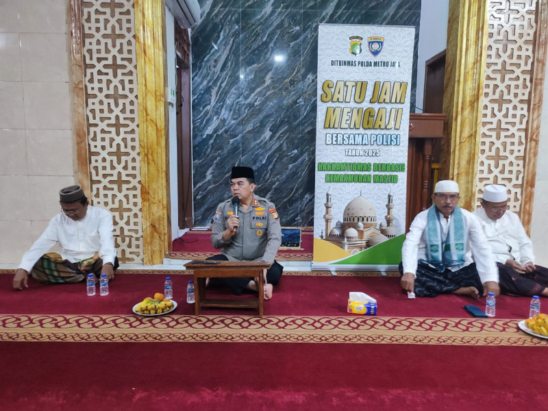 Cooling System Polisi Ajak Warga Satu Jam Mengaji Bersama di Masjid Al Ikhlas Pamulang