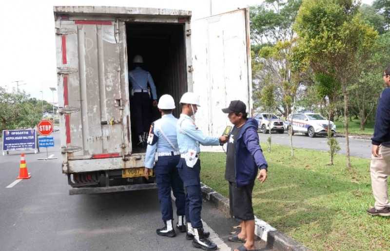 Satpom Lanud Sjamsudin Noor Gelar Operasi Gaktib Gabungan, Perketat Pengawasan Kendaraan di Bandara Internasional