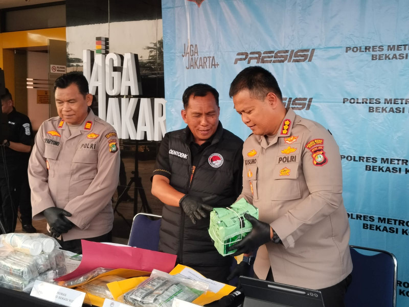 Satresnarkoba Polres Metro Bekasi Kota Tangkap Jaringan Pengedar Sabu, Sita 2 Kilogram Barang Bukti Diamankan