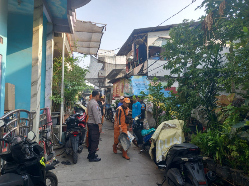 JAGA JAKARTA+, Polisi Bersama Warga Kerja Bakti, Perkuat Kebersihan Lingkungan dan Kamtibmas di Kamal Muara