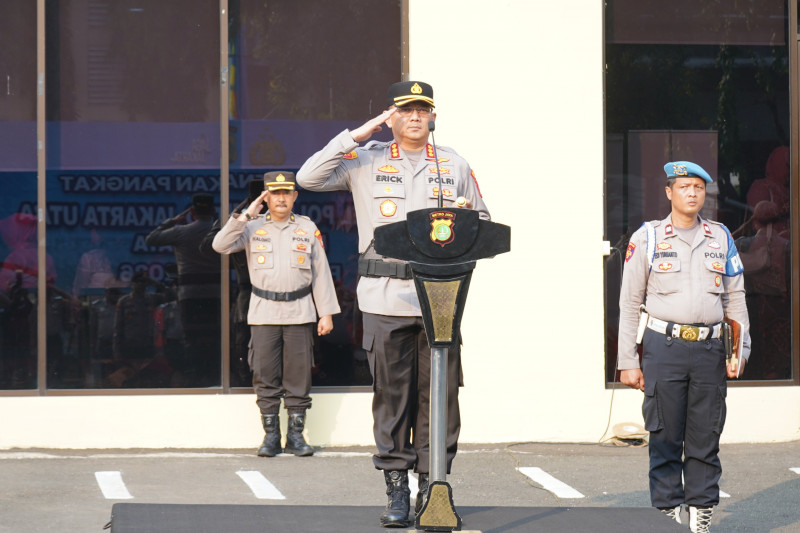 Kapolres Metro Jakarta Utara Pimpin Kenaikan Pangkat 78 Personel Jelang Hari Bhayangkara ke-80