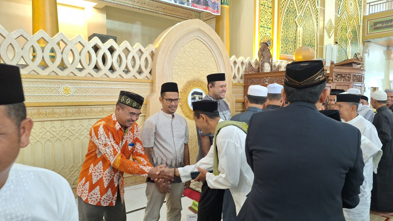 Prajurit Lanal Simeulue Ikuti Sholat Idul Fitri 1 Syawal 1447 H/2026 M Bersama Masyarakat di Masjid Agung Tengku Khalilullah Kabupaten Simeulue