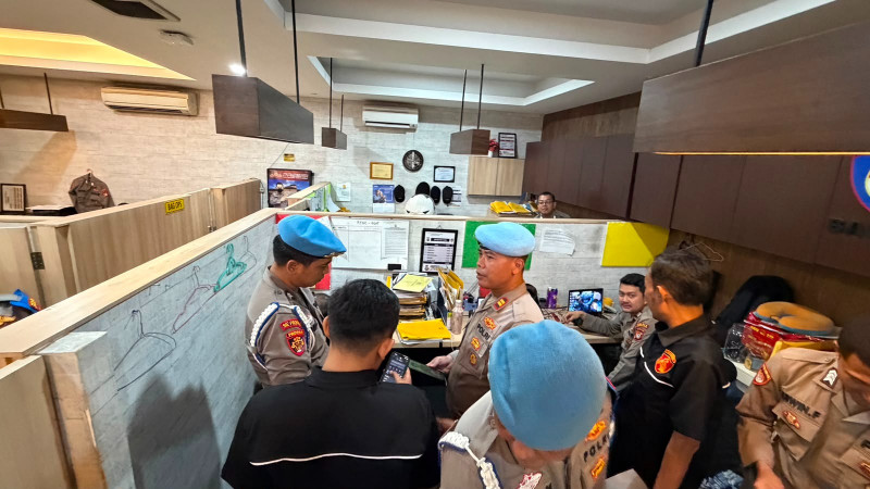Polres Kepulauan Seribu Cek Ponsel Anggota, Pastikan Tak Terpapar Judi Online dan Pinjol