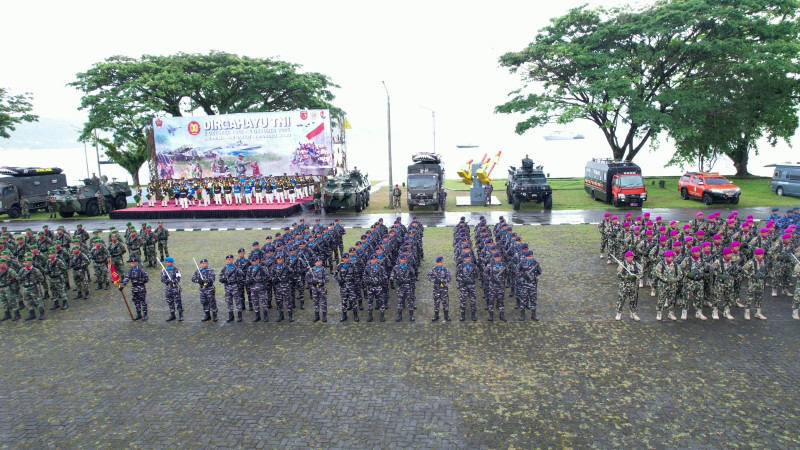 TNI Prima- TNI Rakyat Indonesia, Upacara Peringatan HUT TNI Ke 80 TNI 2025 di Maluku Berlangsung Khidmat di Mako Kodaeral lX