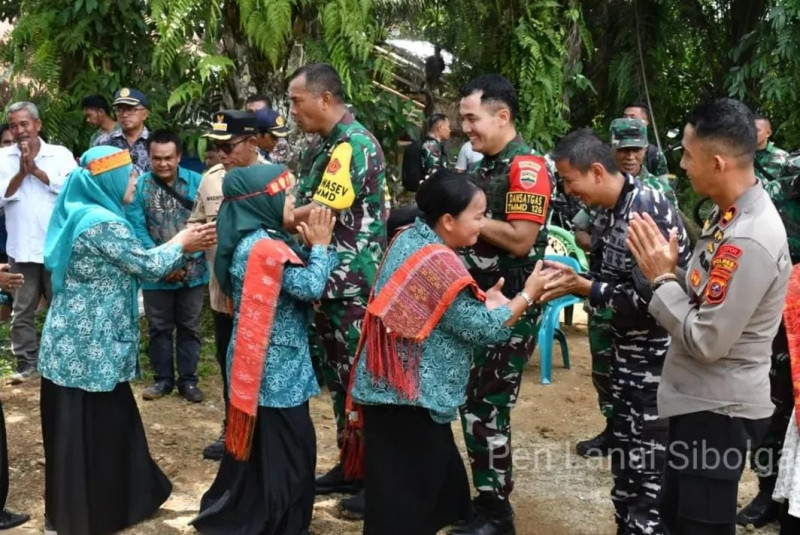 Danlanal Sibolga Dampingi Asops Kasad Tinjau Pelaksanaan TMMD Ke 126 TA 2025 Kodim 0211/TT di Kecamatan Sibabangun