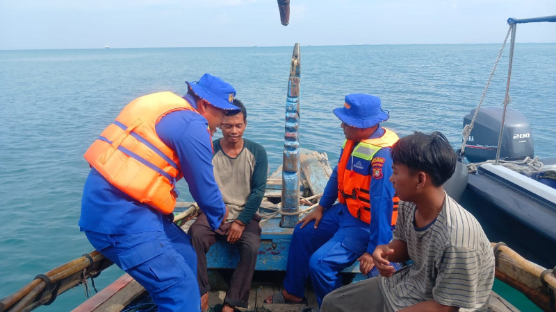 Patroli Satpolairud Polres Kepulauan Seribu Gelar Patroli Dialogis Laut Ajak Nelayan Waspada Cuaca Buruk dan Gunakan Layanan Darurat 110