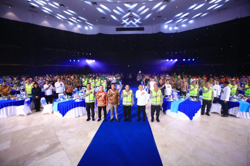 Hadiri Syukuran HUT Lalu Lintas Ke 70,Kapolri Luncurkan Digital Korlantas dan Sematkan Pin Emas