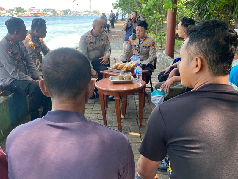 Kapolres Kepulauan Seribu Gelar Jumat Curhat di Pulau Kelapa, Serap Aspirasi dan Perkuat Kamtibmas