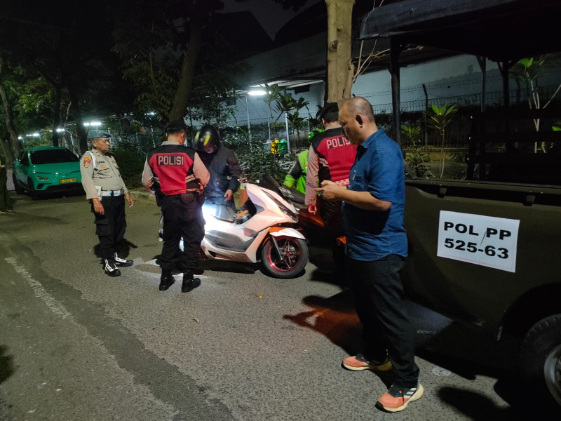 Polsek Kelapa Gading Amankan Pelaku Pemerasan dan Perusakan Gerobak Saat KRYD