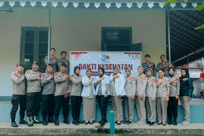 Dekatkan dengan Warga Brimob Polda Metro Jaya Gelar Layanan Kesehatan Gratis di Senen