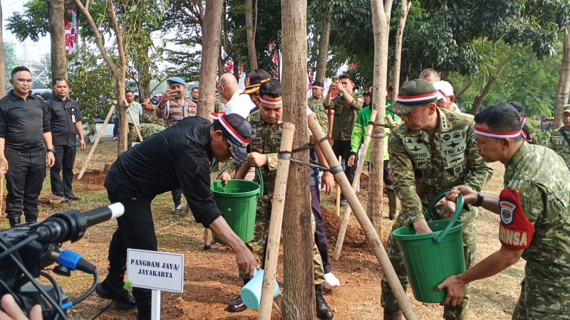 Jelang HUT RI ke-81, Kapolda Metro Jaya dan Pangdam Jaya Pimpin Aksi Bersih Sungai Kalijodo
