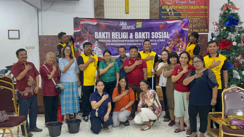 Polsek Koja Gelar Bakti Sosial dan Bakti Religi Sambut Natal 2025 di Gereja Pentakosta Plumpang