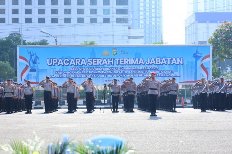 Kapolda Metro Jaya Pimpin Sertijab PJU dan Kapolres Jajaran, Penyegaran Organisasi Perkuat Pelayanan Masyarakat