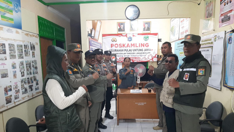 Patroli Malam Gabungan Polsek Kepulauan Seribu Selatan Bersama TNI dan Satpol PP, Perkuat Siskamling Cegah Guantibmas