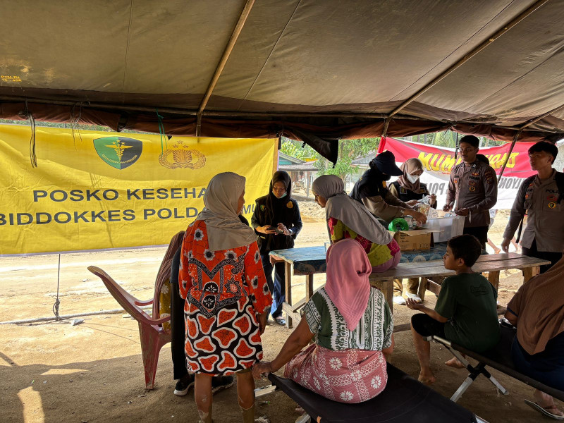 Dapur Umum dan Layanan Kesehatan Posko Brimob Polda Sumut Jadi Andalan Warga Terdampak Banjir di Batang Toru